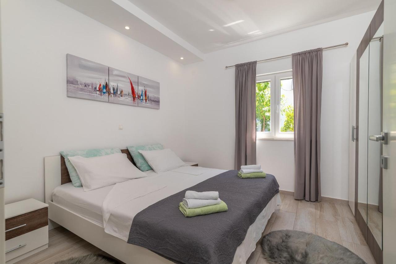 Apartament Ela *